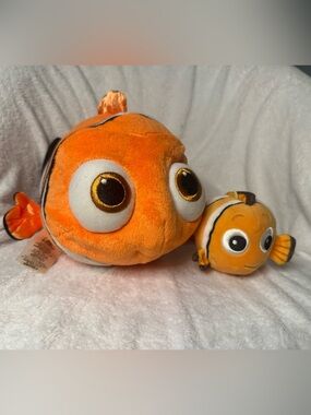 2 Nemo plushies